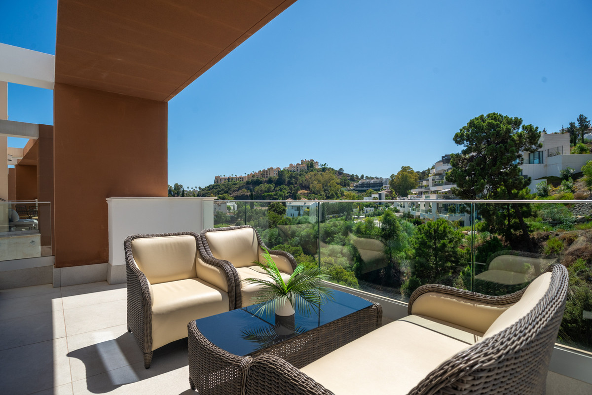 3 Bed Apartment for sale in Benahavís Costa Del Sol, Málaga, Spain