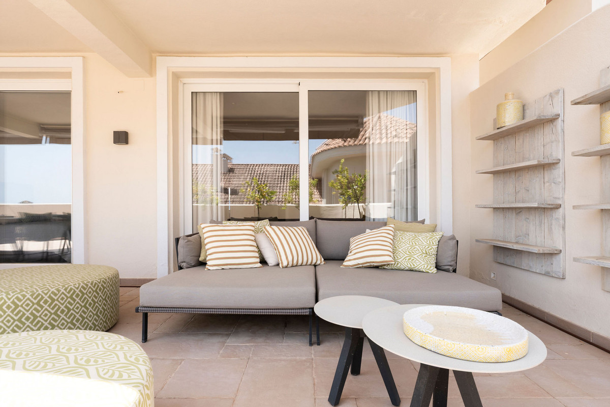 4 Bed Apartment for sale in Nueva Andalucía Costa Del Sol, Málaga, Spain