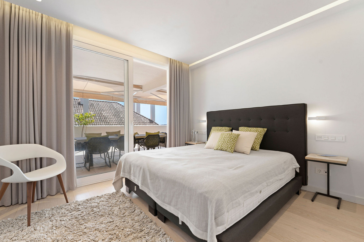 4 Bed Apartment for sale in Nueva Andalucía Costa Del Sol, Málaga, Spain