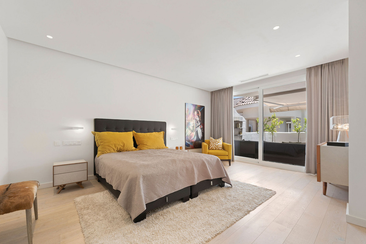 4 Bed Apartment for sale in Nueva Andalucía Costa Del Sol, Málaga, Spain
