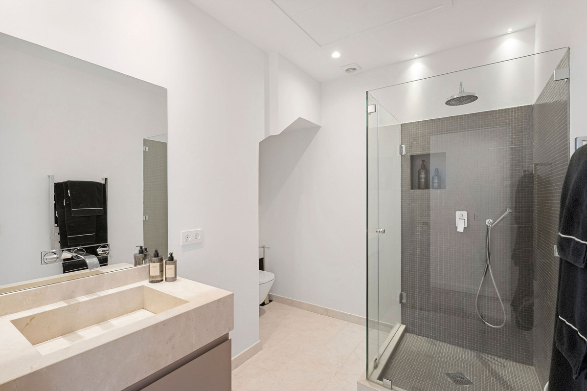 4 Bed Apartment for sale in Nueva Andalucía Costa Del Sol, Málaga, Spain