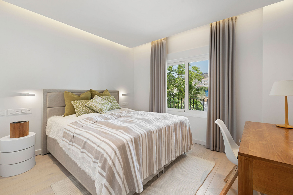 4 Bed Apartment for sale in Nueva Andalucía Costa Del Sol, Málaga, Spain