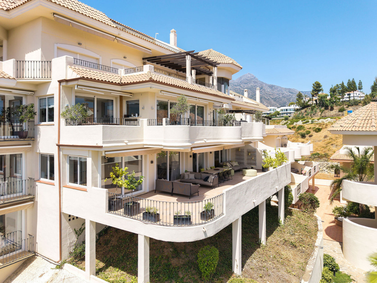 4 Bed Apartment for sale in Nueva Andalucía Costa Del Sol, Málaga, Spain