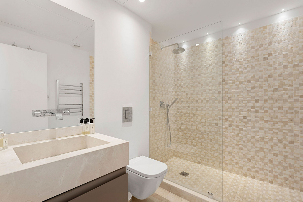 4 Bed Apartment for sale in Nueva Andalucía Costa Del Sol, Málaga, Spain