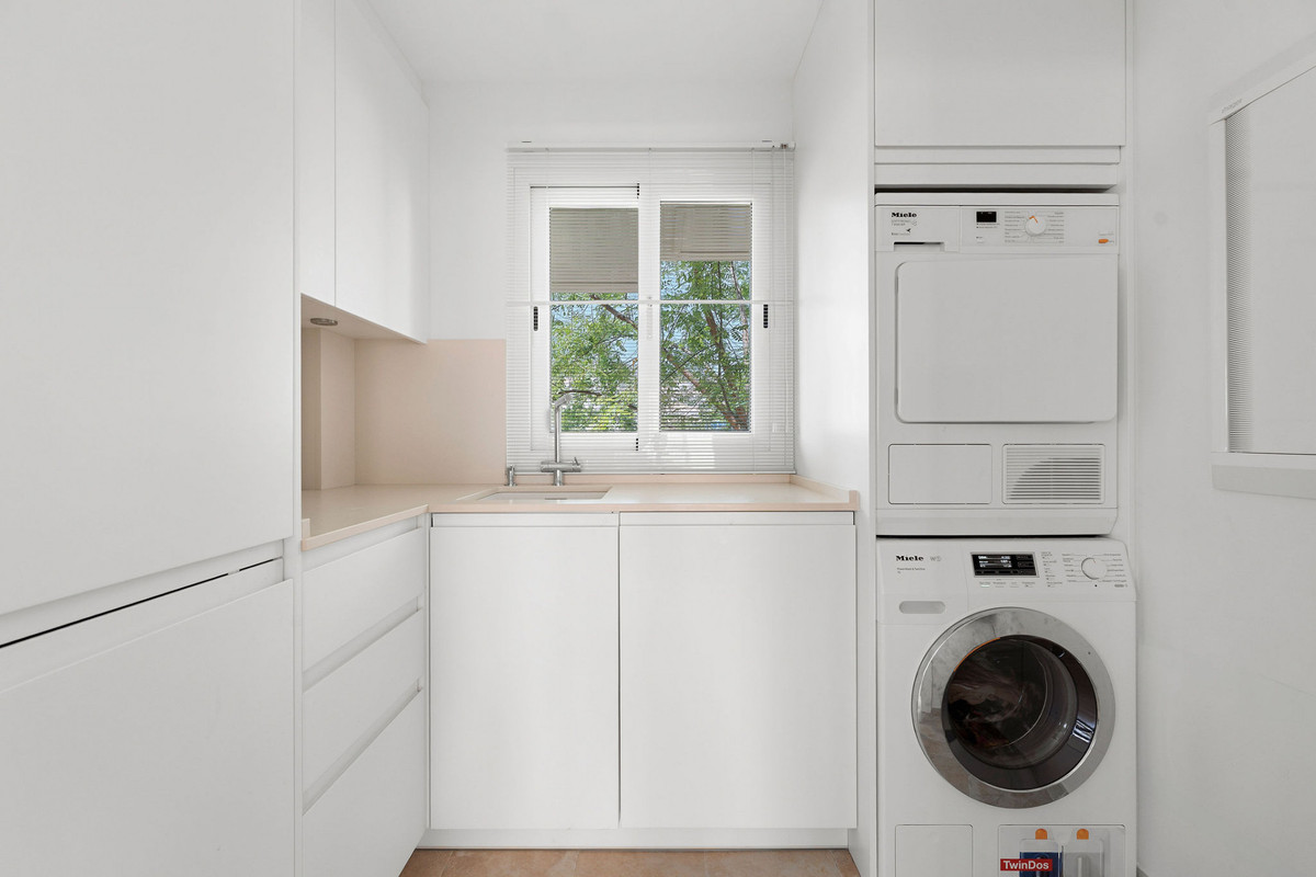 4 Bed Apartment for sale in Nueva Andalucía Costa Del Sol, Málaga, Spain