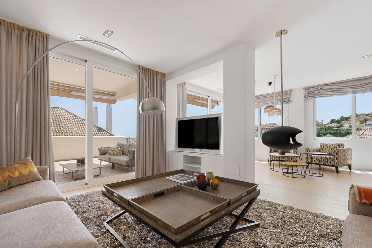 4 Bed Apartment for sale in Nueva Andalucía Costa Del Sol, Málaga, Spain