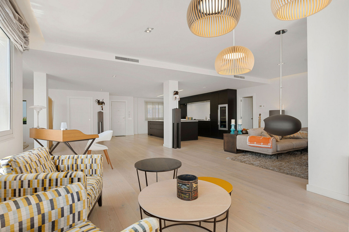 4 Bed Apartment for sale in Nueva Andalucía Costa Del Sol, Málaga, Spain