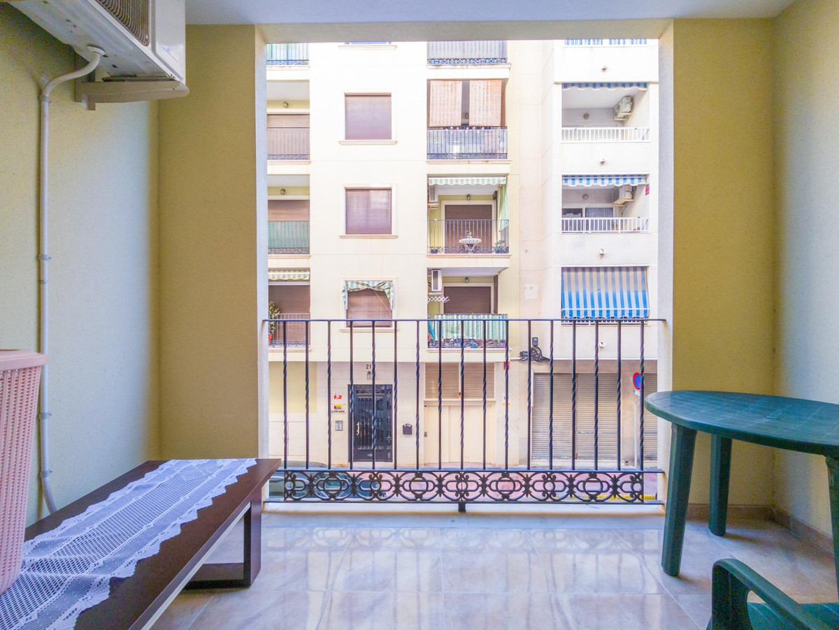 Se vende Apartamento Planta Media de 2 dormitorios en Costa Blanca, Alicante, España