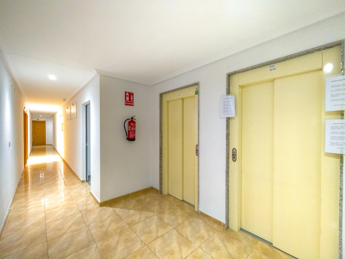 Se vende Apartamento Planta Media de 2 dormitorios en Costa Blanca, Alicante, España
