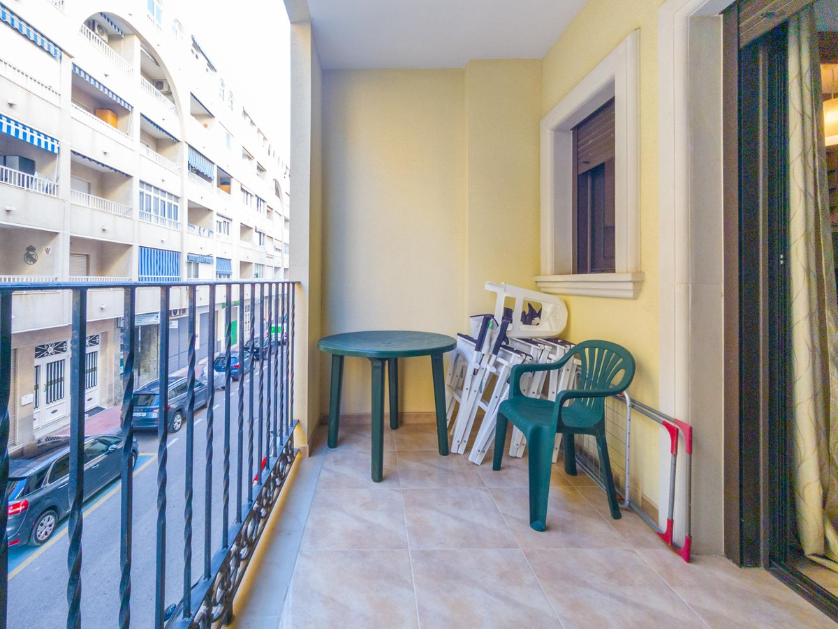 Se vende Apartamento Planta Media de 2 dormitorios en Costa Blanca, Alicante, España