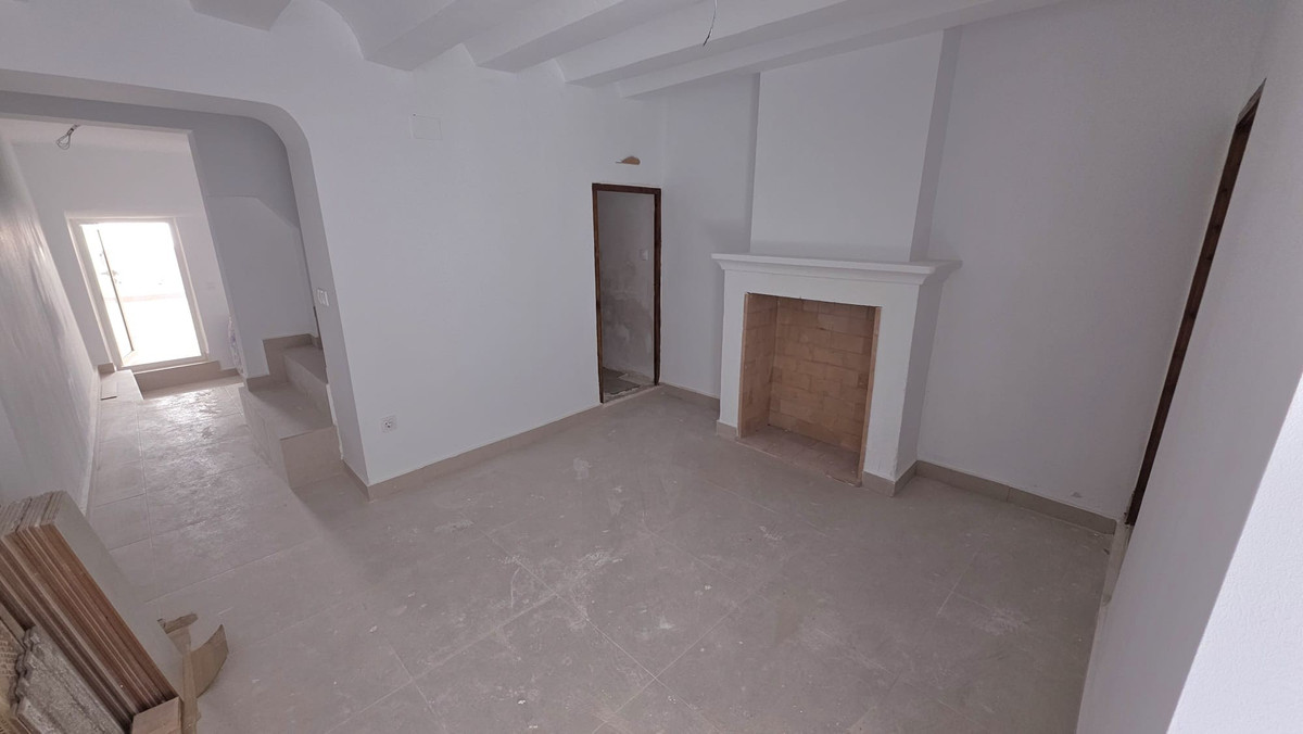 3 Bed Townhouse for sale in Pinoso Costa Blanca, Alicante, Spain