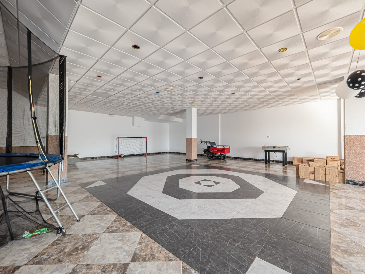 Commercial unit for sale in Alozaina Costa Del Sol, Málaga, Spain