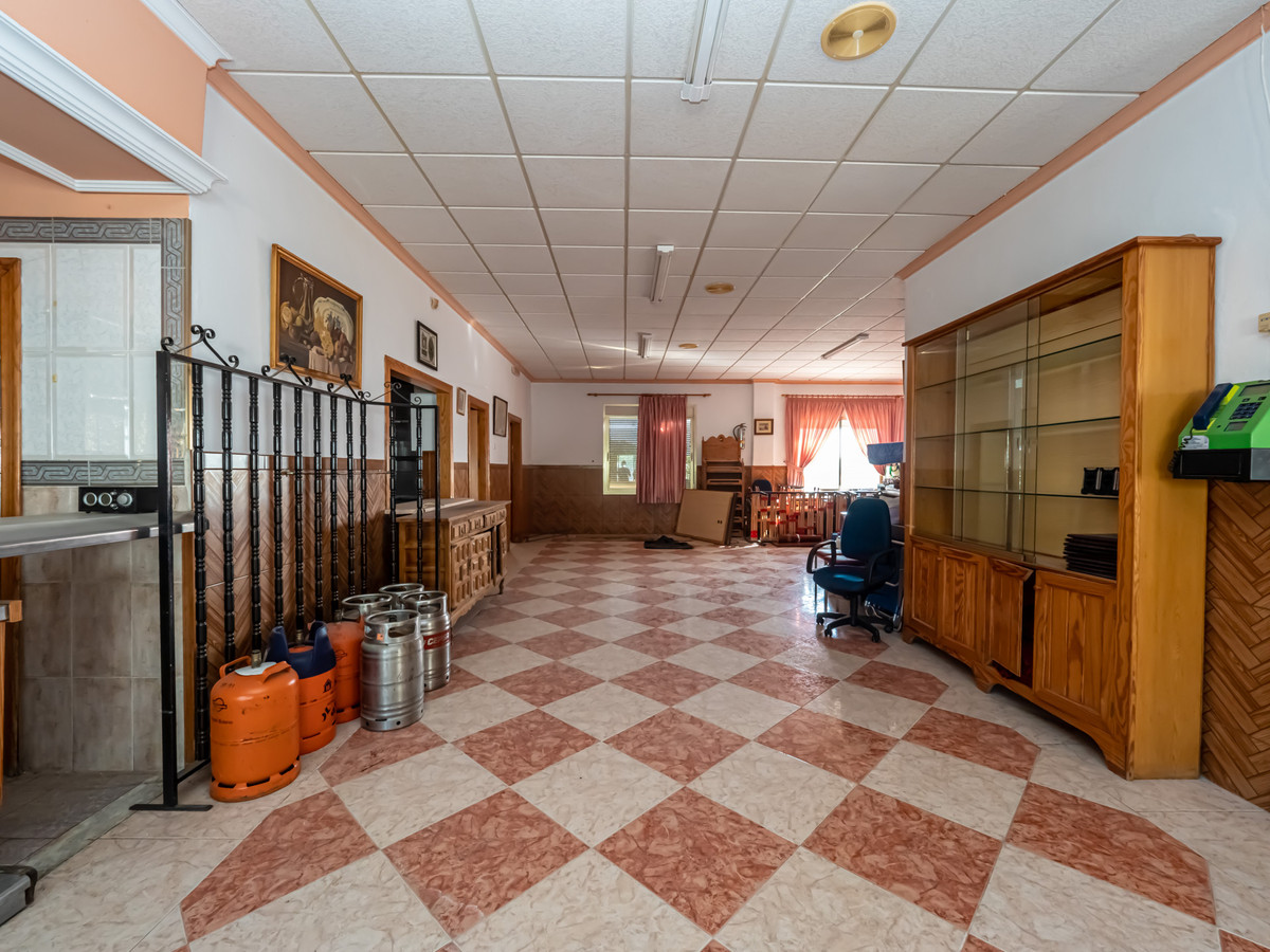 Commercial unit for sale in Alozaina Costa Del Sol, Málaga, Spain