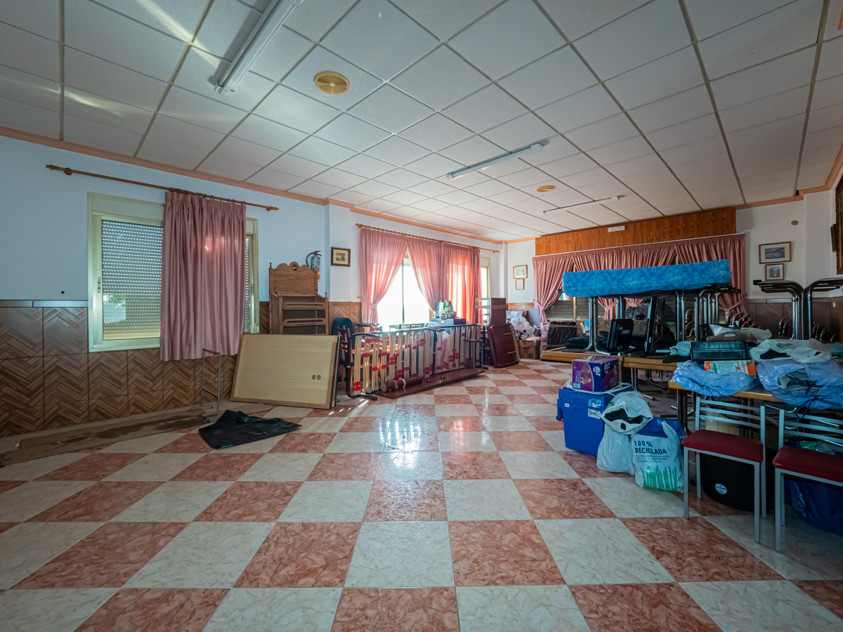 Commercial unit for sale in Alozaina Costa Del Sol, Málaga, Spain