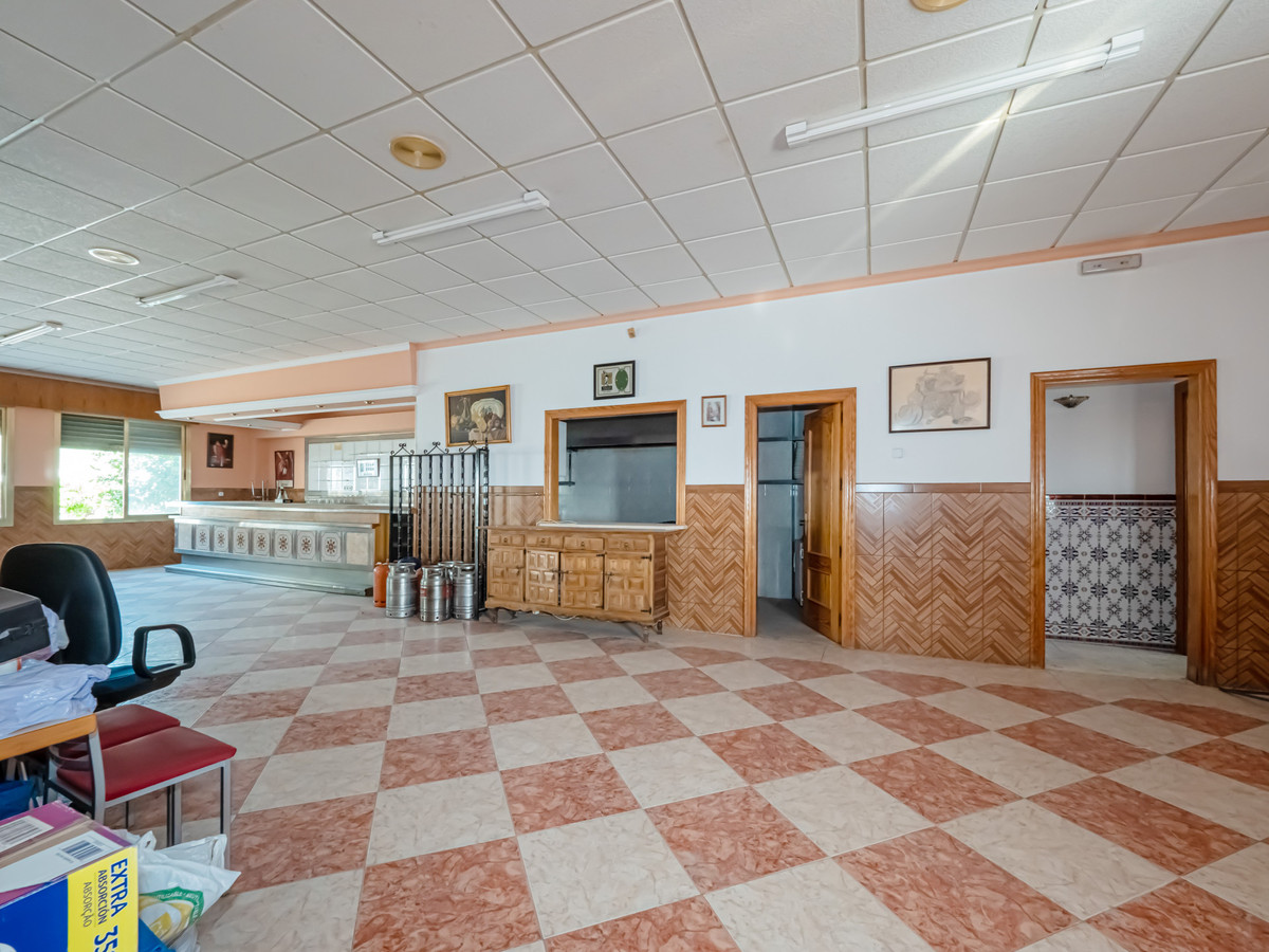 Commercial unit for sale in Alozaina Costa Del Sol, Málaga, Spain