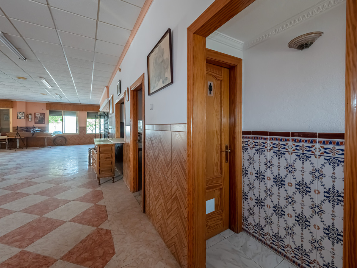 Commercial unit for sale in Alozaina Costa Del Sol, Málaga, Spain