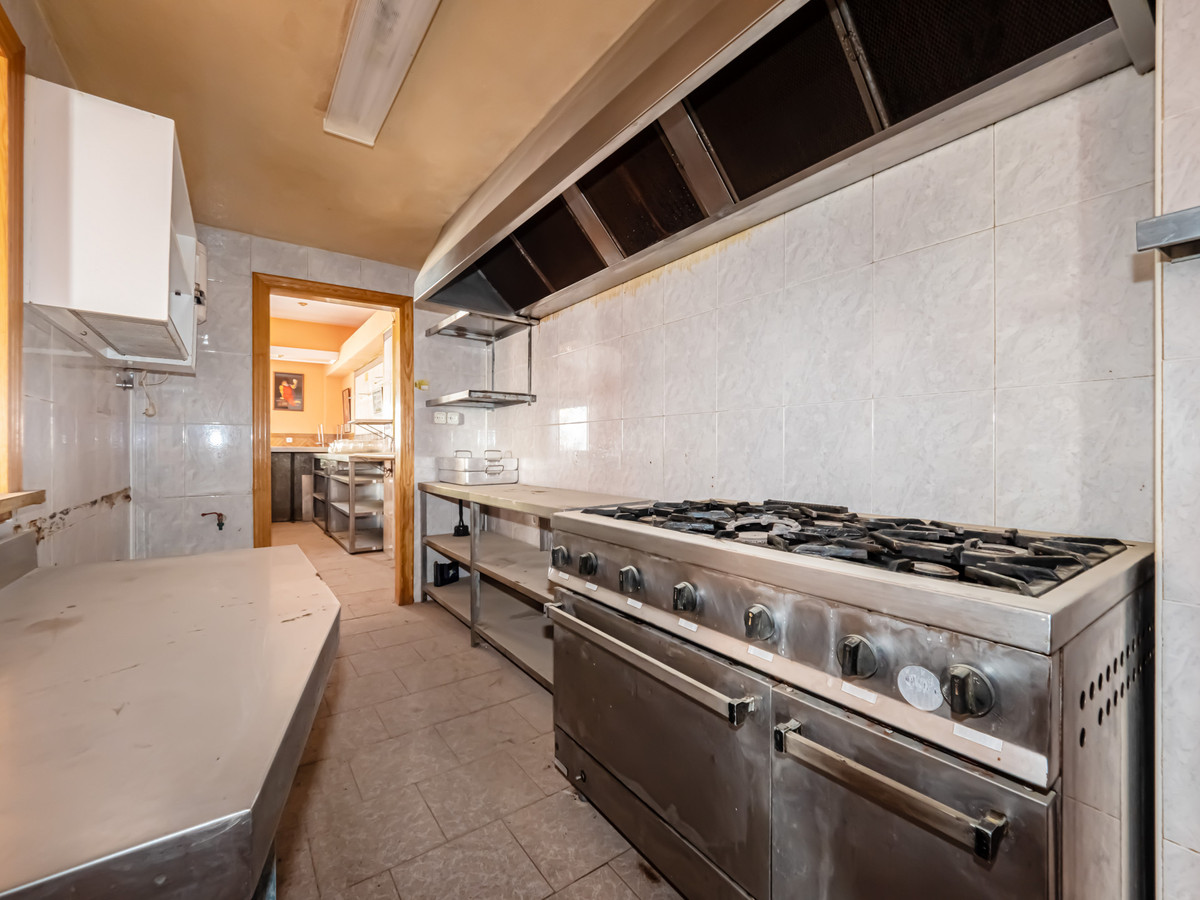 Commercial unit for sale in Alozaina Costa Del Sol, Málaga, Spain