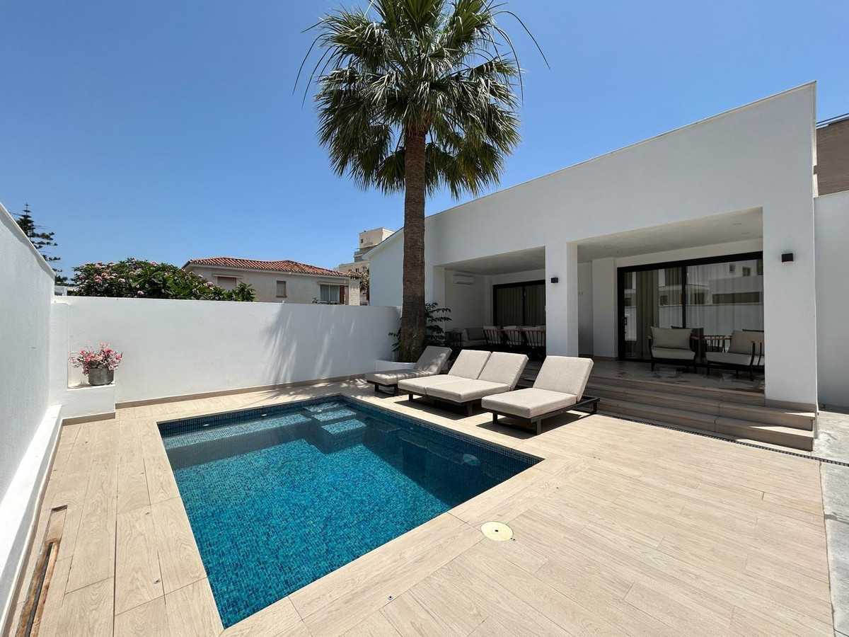7 Bed Townhouse for sale in Benalmadena Costa Costa Del Sol, Málaga, Spain
