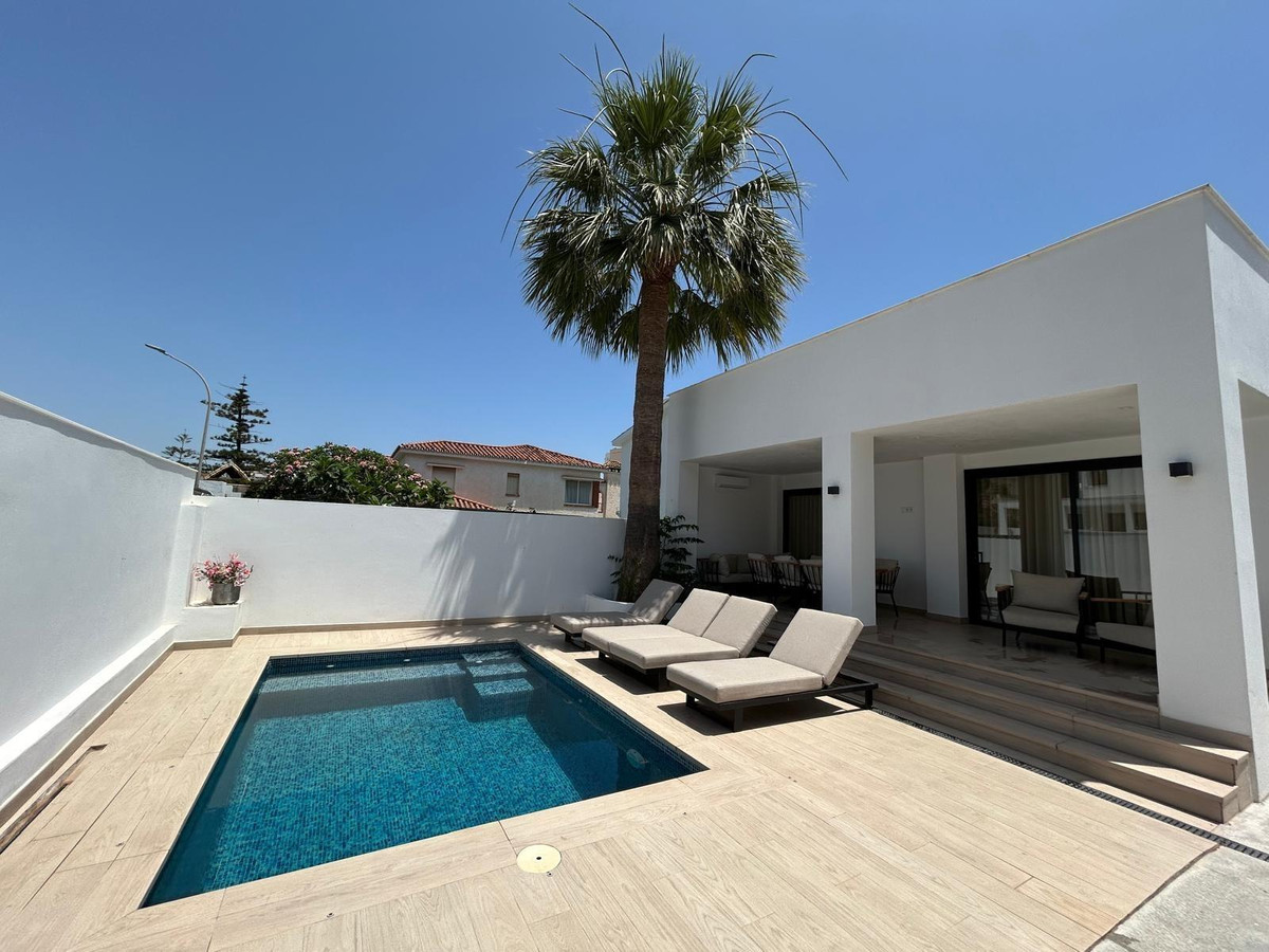 7 Bed Townhouse for sale in Benalmadena Costa Costa Del Sol, Málaga, Spain