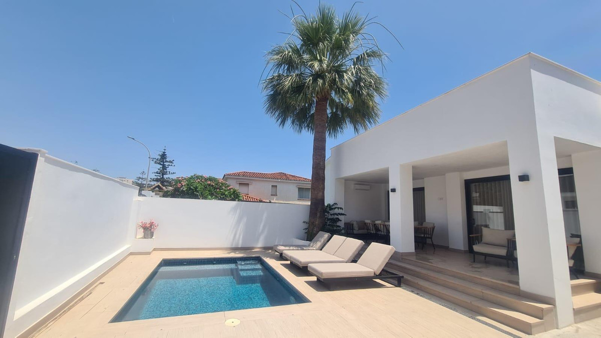 7 Bed Townhouse for sale in Benalmadena Costa Costa Del Sol, Málaga, Spain