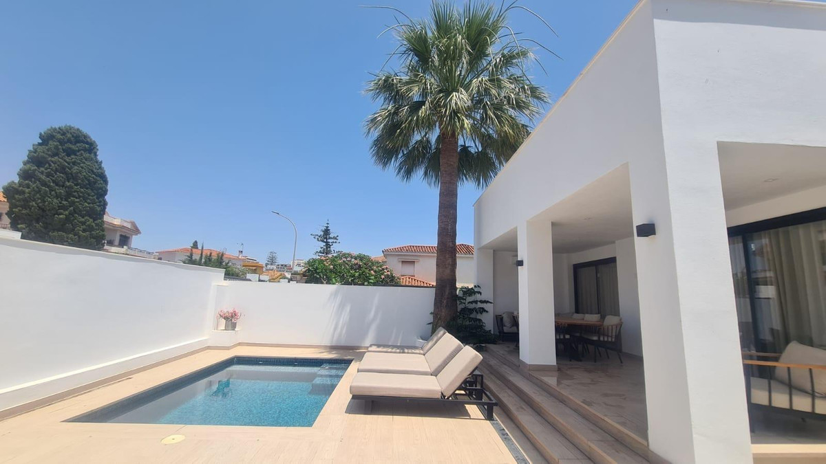 7 Bed Townhouse for sale in Benalmadena Costa Costa Del Sol, Málaga, Spain