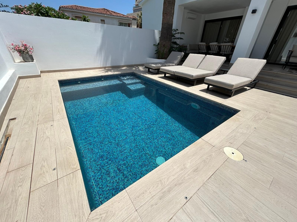 7 Bed Townhouse for sale in Benalmadena Costa Costa Del Sol, Málaga, Spain