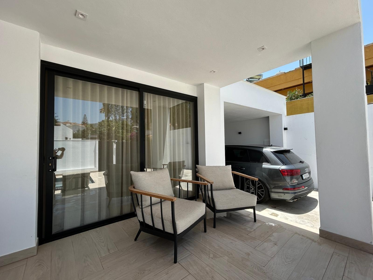 7 Bed Townhouse for sale in Benalmadena Costa Costa Del Sol, Málaga, Spain