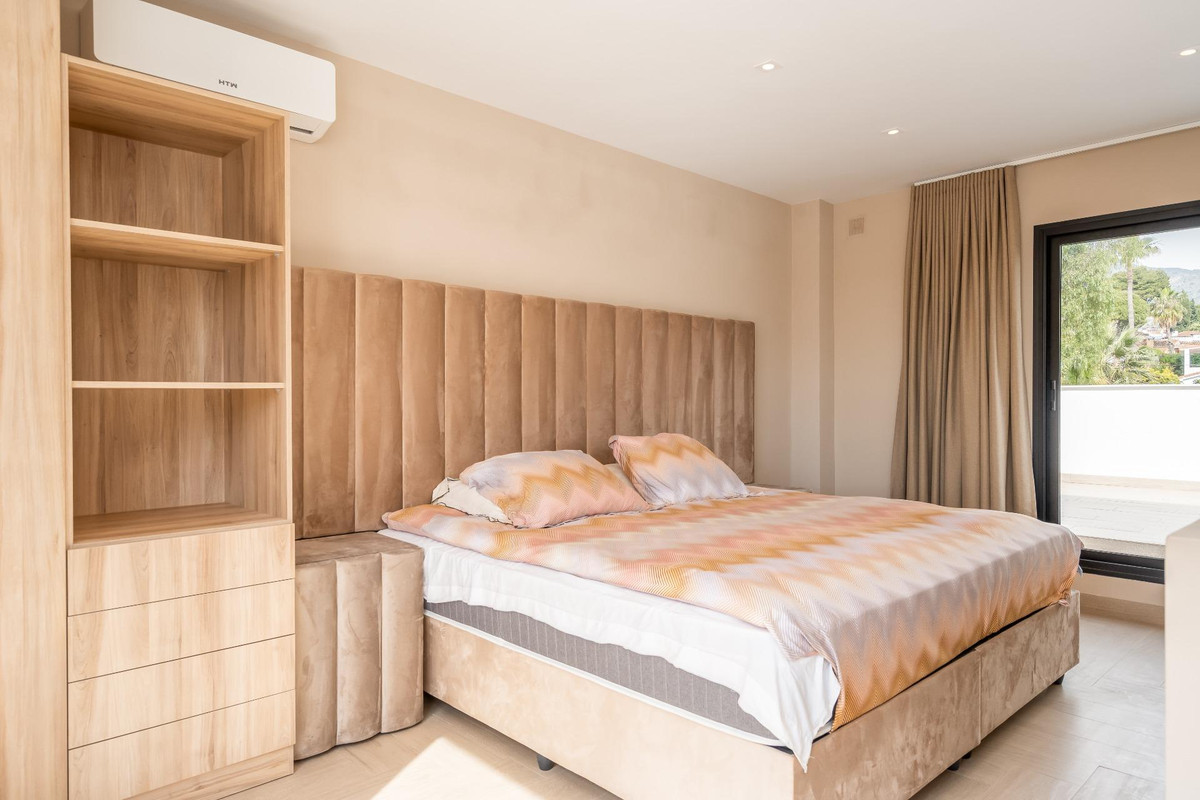 7 Bed Townhouse for sale in Benalmadena Costa Costa Del Sol, Málaga, Spain