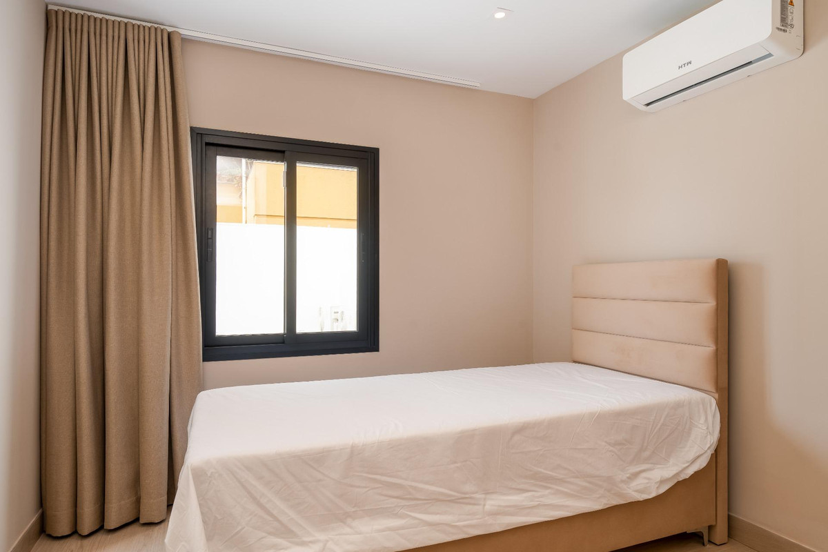 7 Bed Townhouse for sale in Benalmadena Costa Costa Del Sol, Málaga, Spain