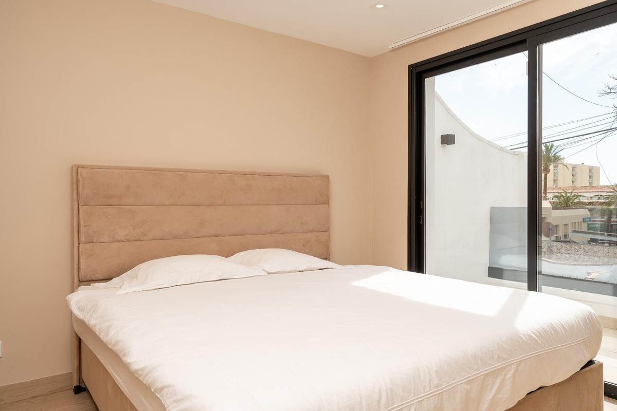 7 Bed Townhouse for sale in Benalmadena Costa Costa Del Sol, Málaga, Spain