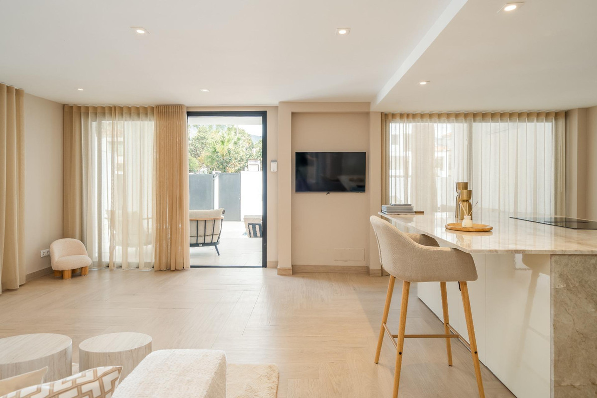7 Bed Townhouse for sale in Benalmadena Costa Costa Del Sol, Málaga, Spain
