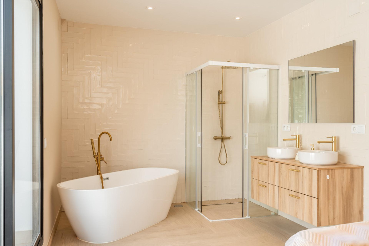7 Bed Townhouse for sale in Benalmadena Costa Costa Del Sol, Málaga, Spain