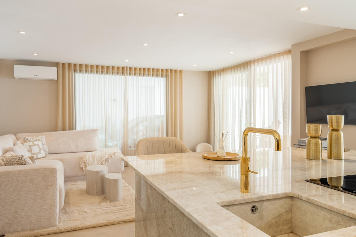 7 Bed Townhouse for sale in Benalmadena Costa Costa Del Sol, Málaga, Spain