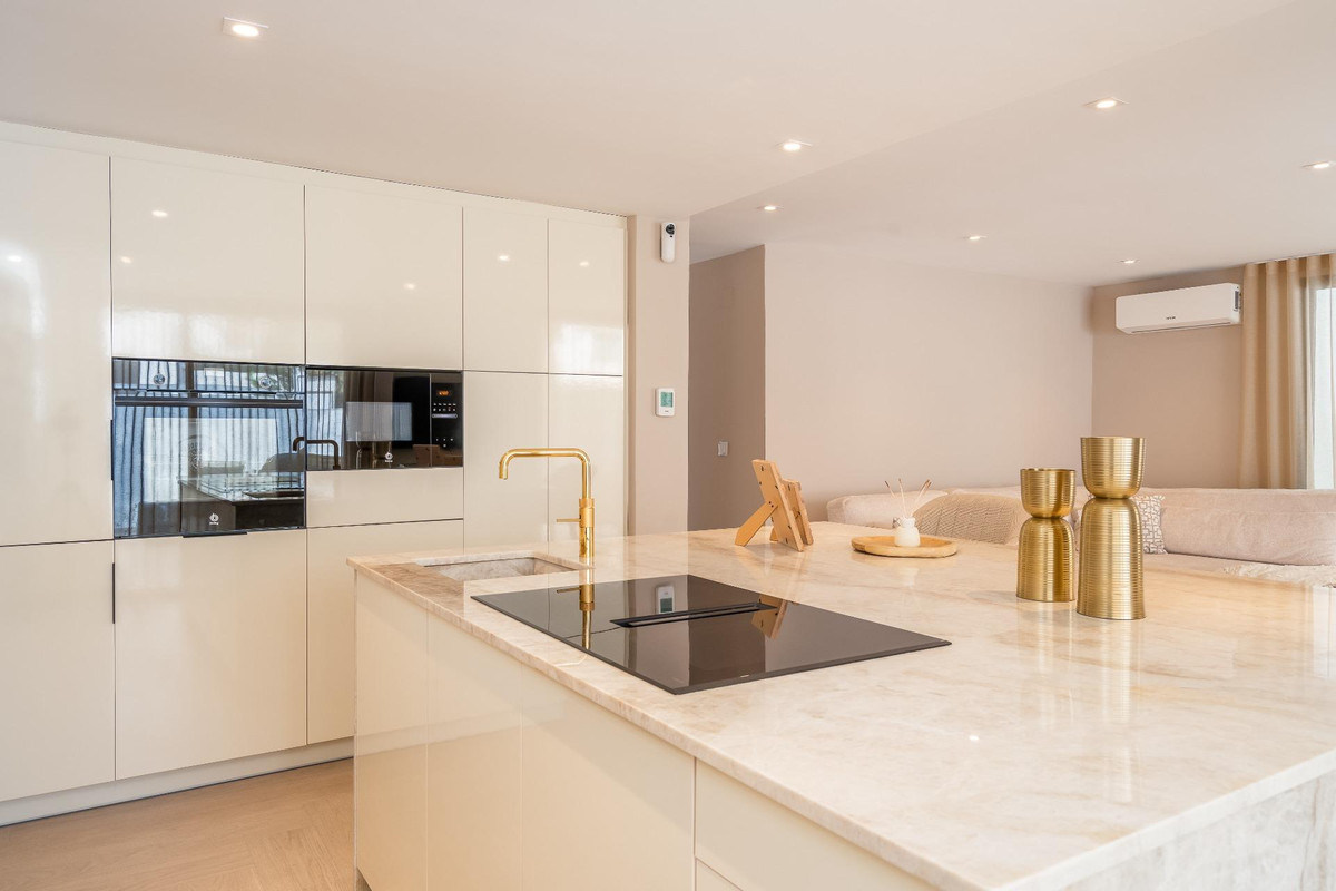 7 Bed Townhouse for sale in Benalmadena Costa Costa Del Sol, Málaga, Spain