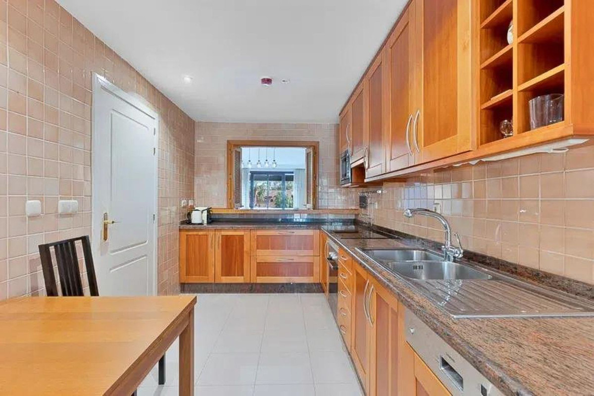 2 Bed Apartment for sale in San Pedro De Alcántara Costa Del Sol, Málaga, Spain