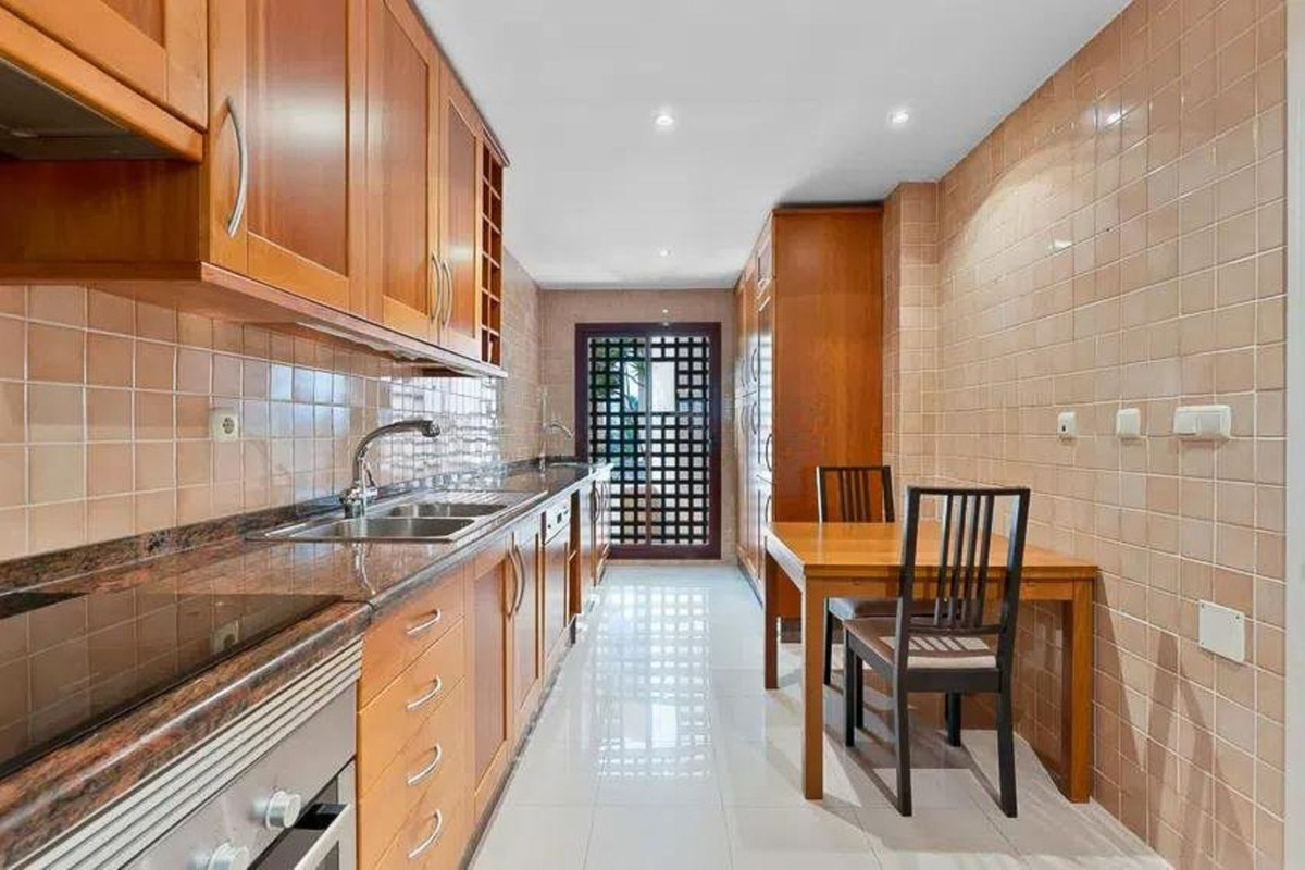 2 Bed Apartment for sale in San Pedro De Alcántara Costa Del Sol, Málaga, Spain