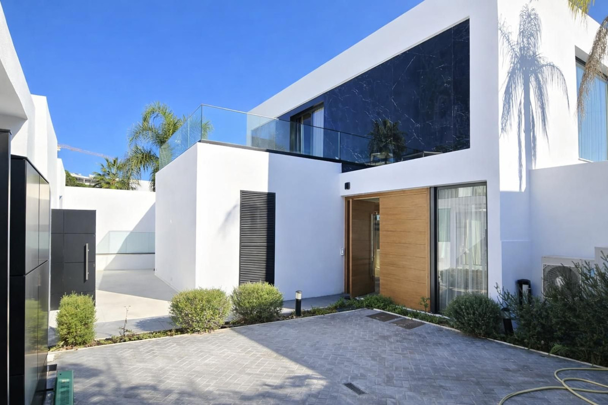 3 Bed Townhouse for sale in Atalaya Costa Del Sol, Málaga, Spain