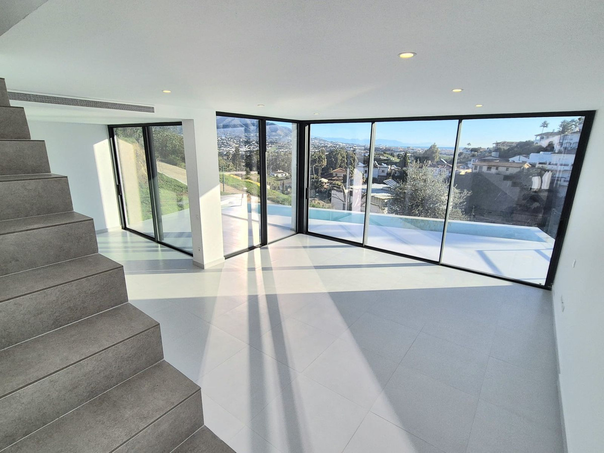 3 Bed Townhouse for sale in Cerros Del Aguila Costa Del Sol, Málaga, Spain