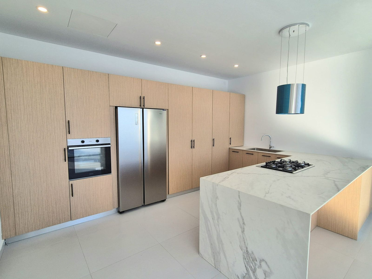 3 Bed Townhouse for sale in Cerros Del Aguila Costa Del Sol, Málaga, Spain