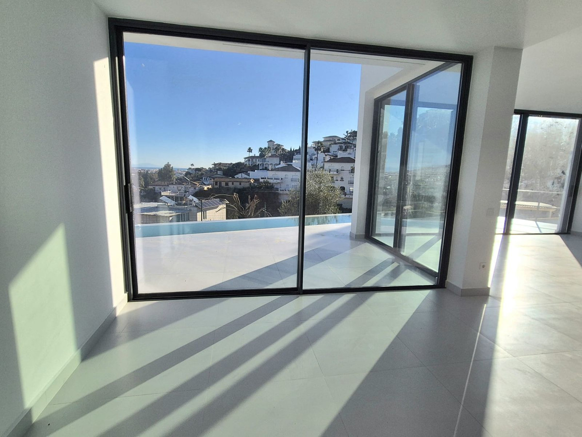 3 Bed Townhouse for sale in Cerros Del Aguila Costa Del Sol, Málaga, Spain