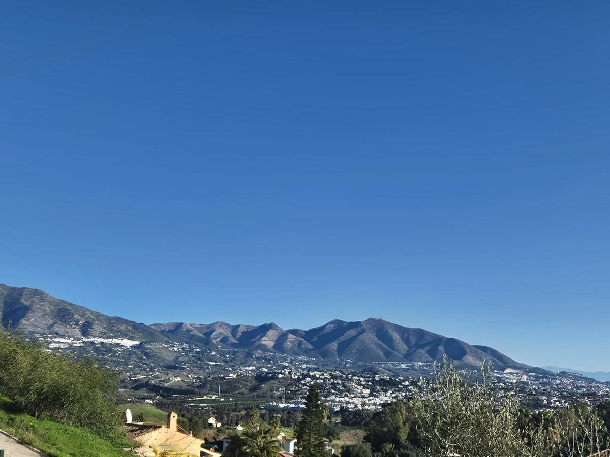 3 Bed Townhouse for sale in Cerros Del Aguila Costa Del Sol, Málaga, Spain