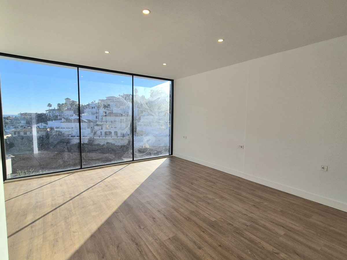 3 Bed Townhouse for sale in Cerros Del Aguila Costa Del Sol, Málaga, Spain