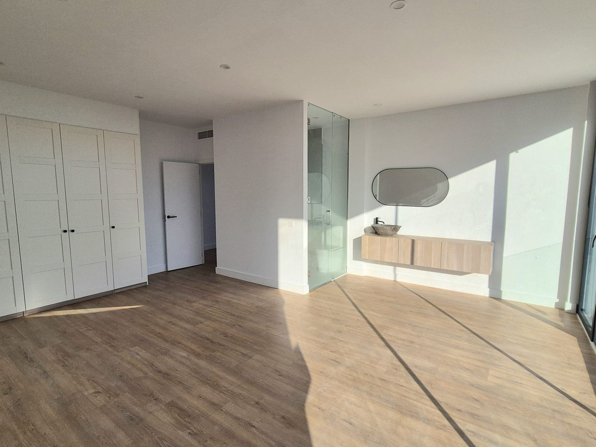 3 Bed Townhouse for sale in Cerros Del Aguila Costa Del Sol, Málaga, Spain