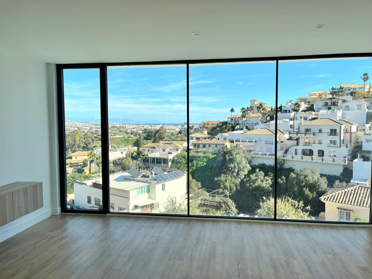 3 Bed Townhouse for sale in Cerros Del Aguila Costa Del Sol, Málaga, Spain