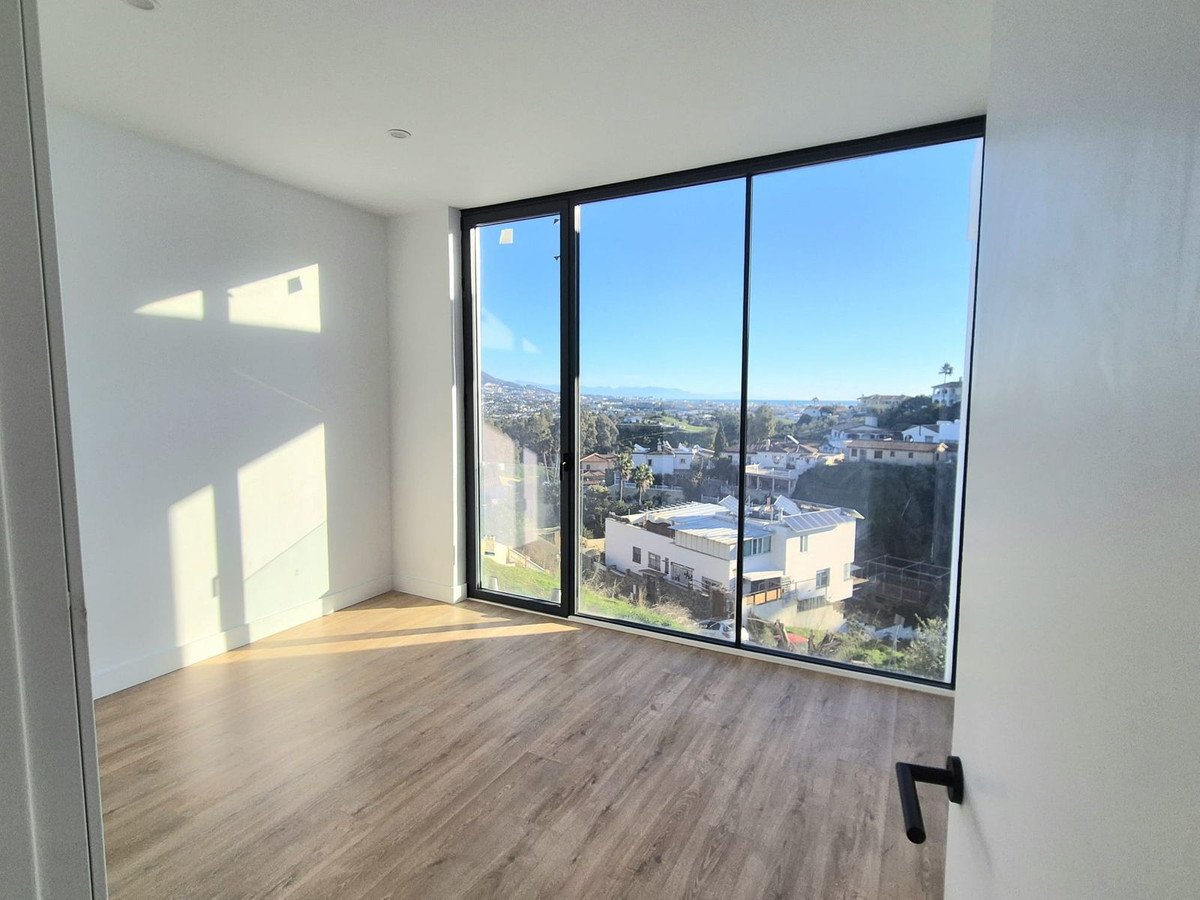 3 Bed Townhouse for sale in Cerros Del Aguila Costa Del Sol, Málaga, Spain