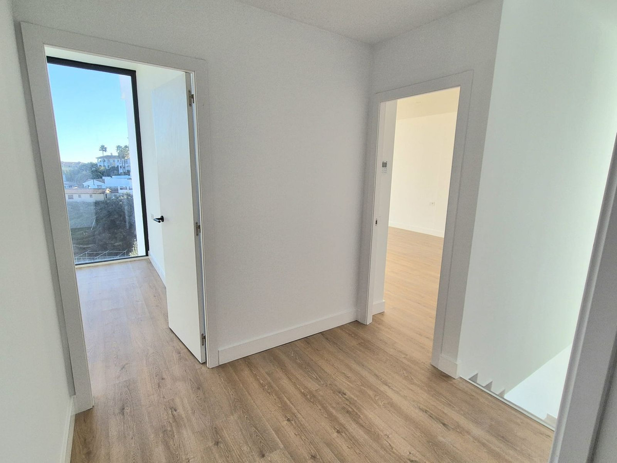 3 Bed Townhouse for sale in Cerros Del Aguila Costa Del Sol, Málaga, Spain