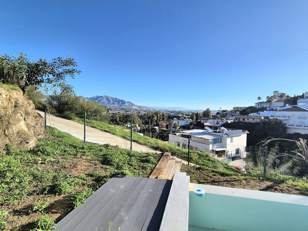 3 Bed Townhouse for sale in Cerros Del Aguila Costa Del Sol, Málaga, Spain