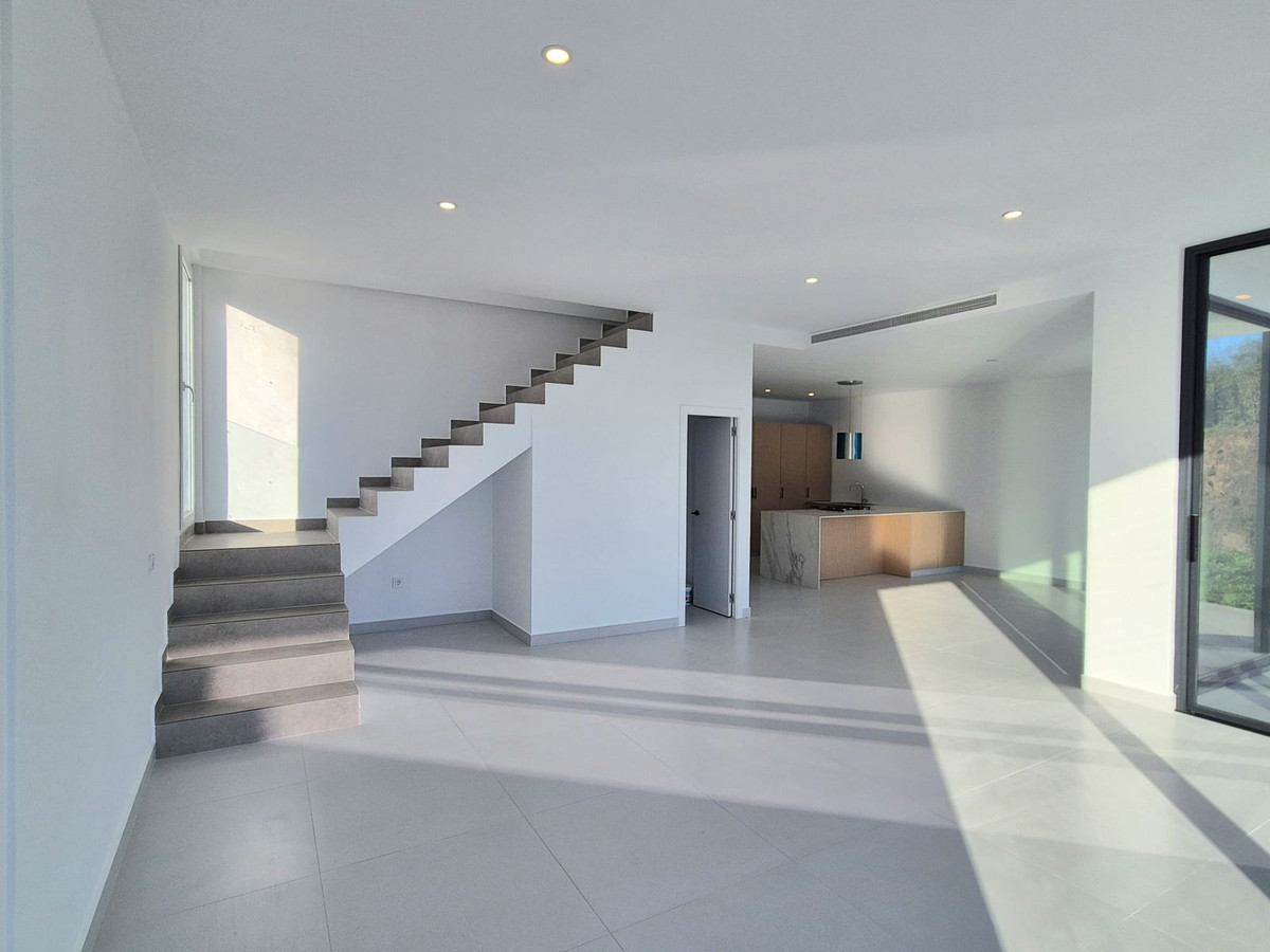 3 Bed Townhouse for sale in Cerros Del Aguila Costa Del Sol, Málaga, Spain