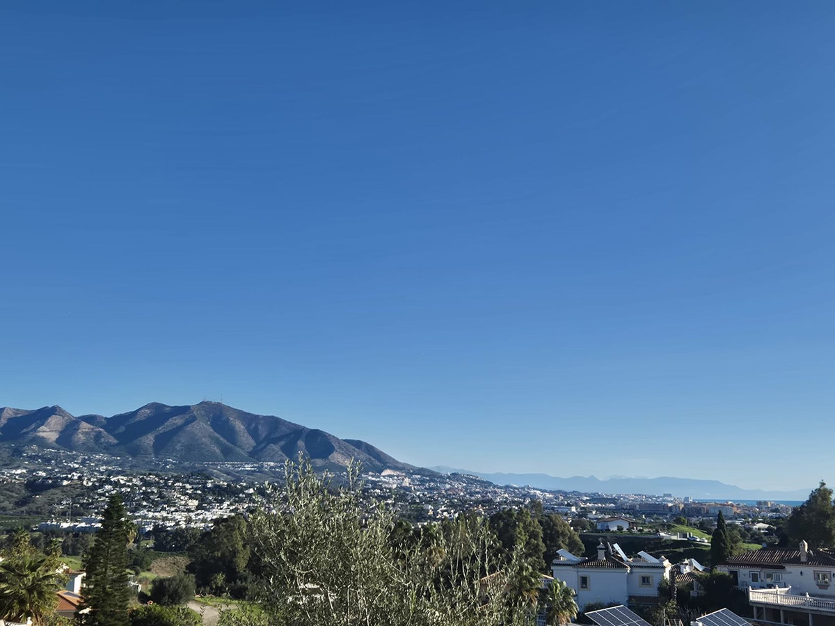3 Bed Townhouse for sale in Cerros Del Aguila Costa Del Sol, Málaga, Spain