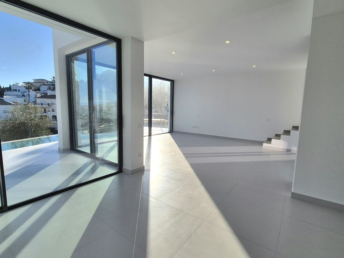 3 Bed Townhouse for sale in Cerros Del Aguila Costa Del Sol, Málaga, Spain